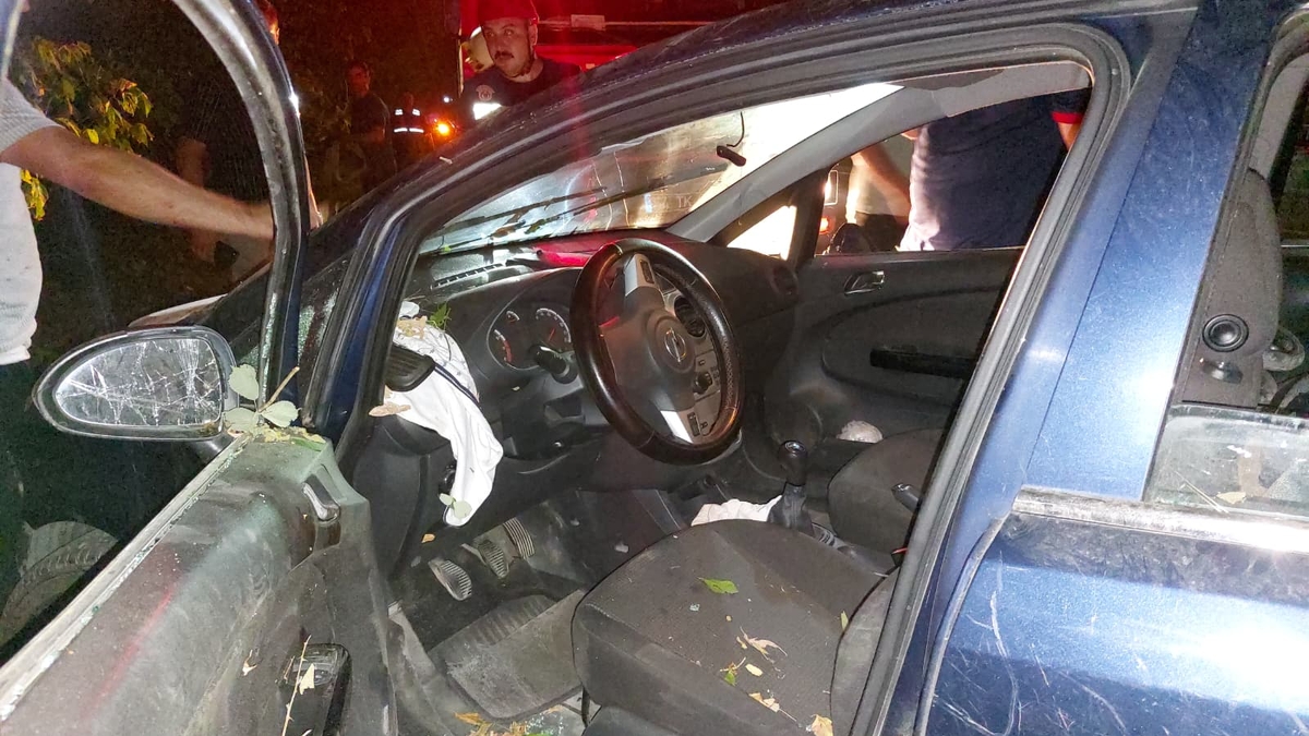 D140'ta Şarampole Uçan Otomobilde Aile Dehşeti! 3 Kişi Yaralandı
