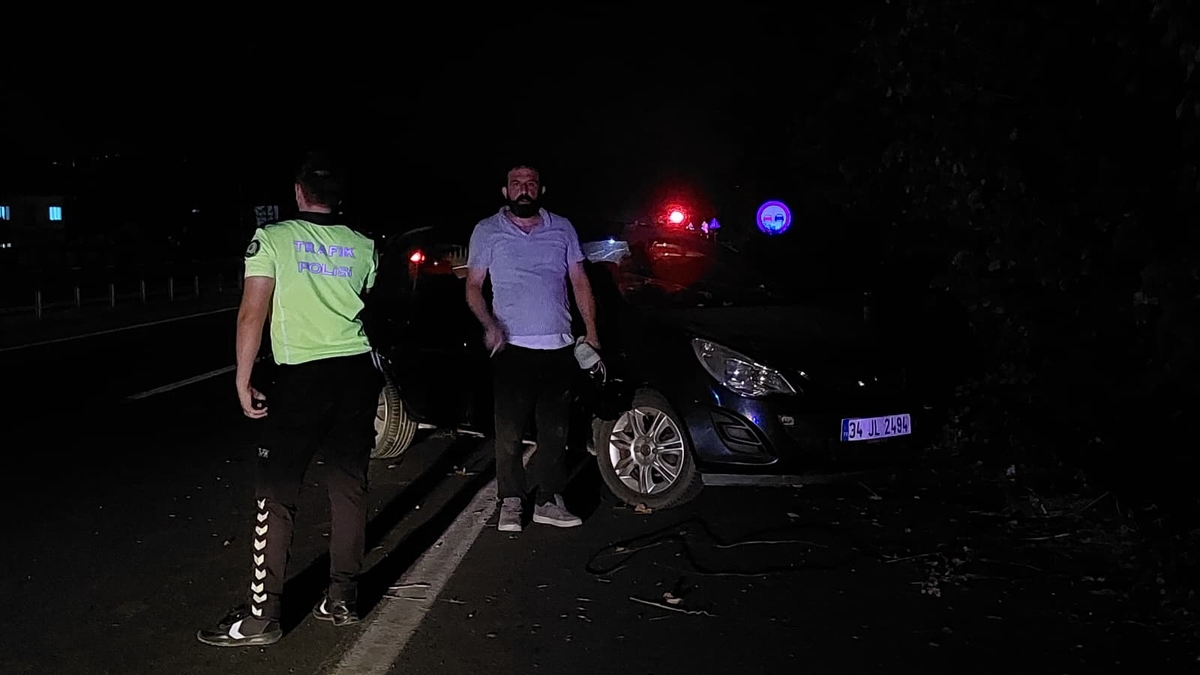 D140'ta Şarampole Uçan Otomobilde Aile Dehşeti! 3 Kişi Yaralandı
