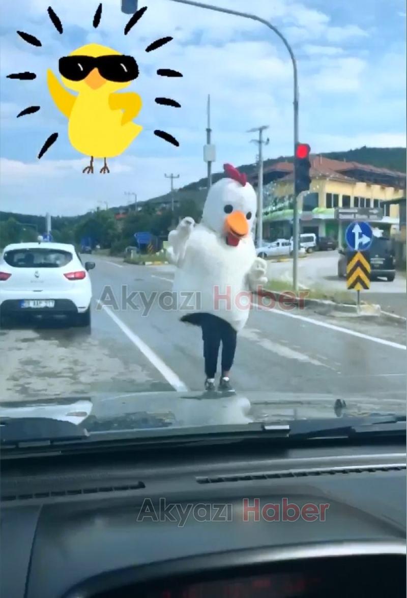 D140da Kazaya Davetiye Çıkaran Tavuk Tepki Topladı