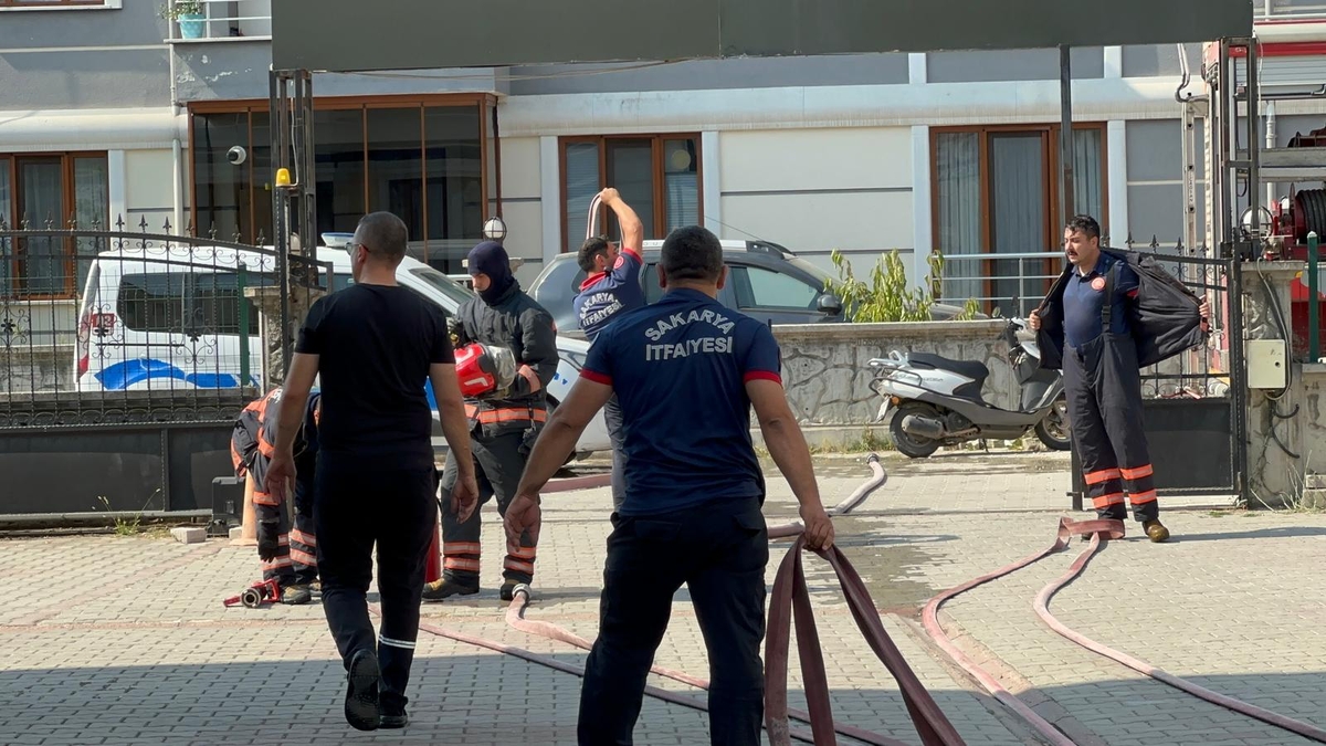 Dairede çıkan yangın paniğe neden oldu