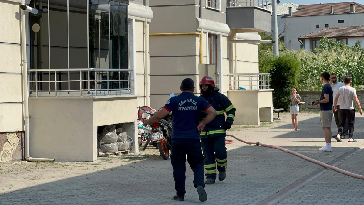 Dairede çıkan yangın paniğe neden oldu