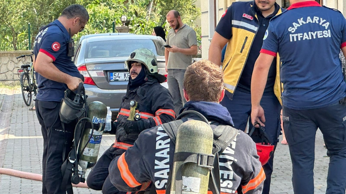 Dairede çıkan yangın paniğe neden oldu