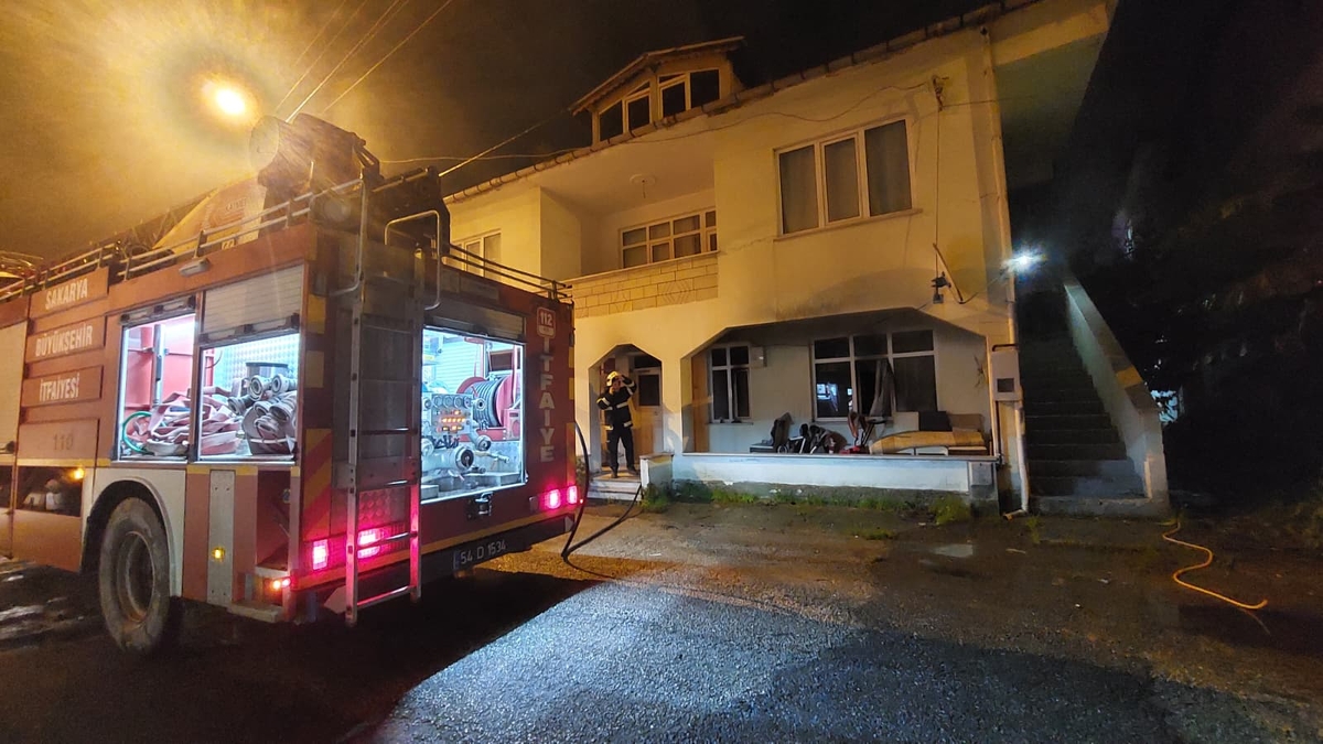 Dairede Korku Dolu Anlar: Yangında 1 Bebek Hafif Yaralandı, Diğeri Dumandan Etkilendi