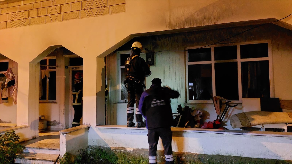 Dairede Korku Dolu Anlar: Yangında 1 Bebek Hafif Yaralandı, Diğeri Dumandan Etkilendi