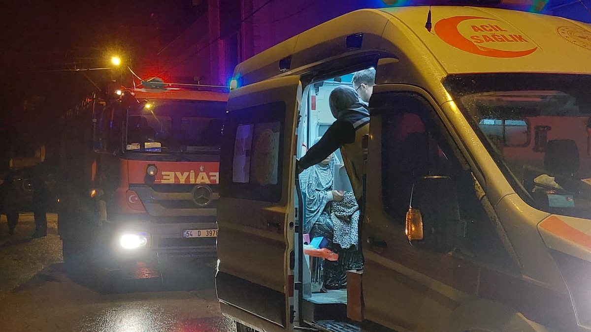 Dairede Korku Dolu Anlar: Yangında 1 Bebek Hafif Yaralandı, Diğeri Dumandan Etkilendi