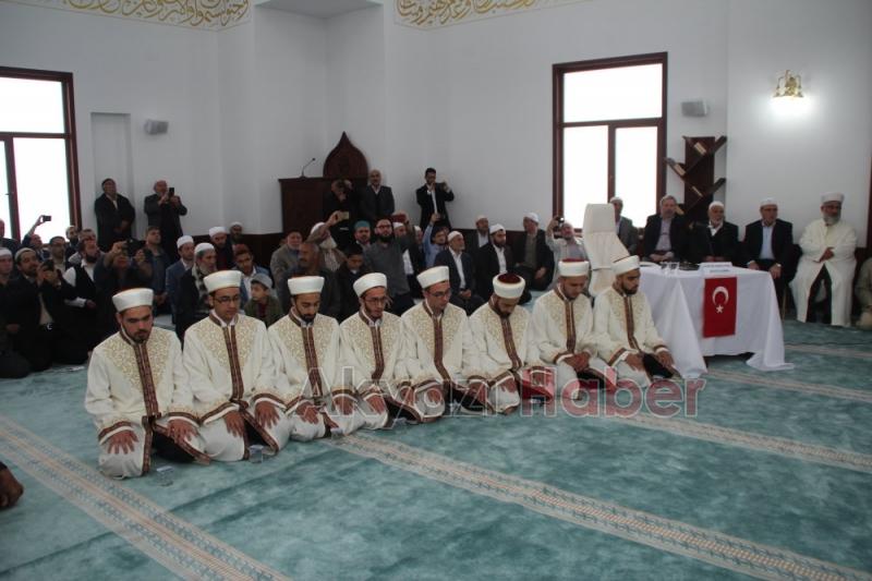 Darül Kurra Cami Dualarla İbadete Açıldı