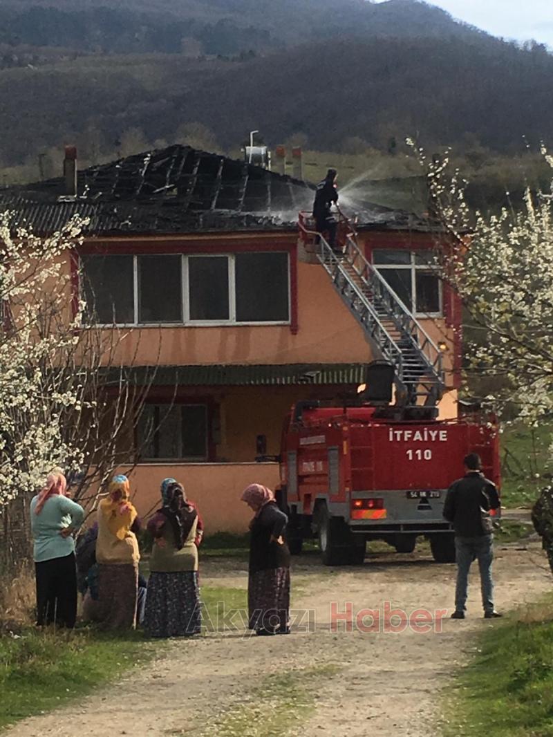 Dedeler de sabah saatleri Çatı alev alev yandı