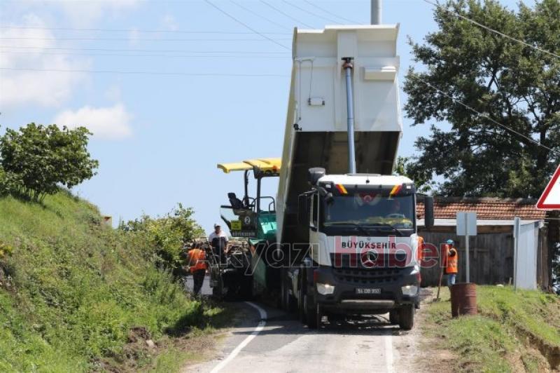 DEDELER ve MADENLER MAHALLESİNDE SICAK ASFALT ÇALIŞMALARI BAŞLADI