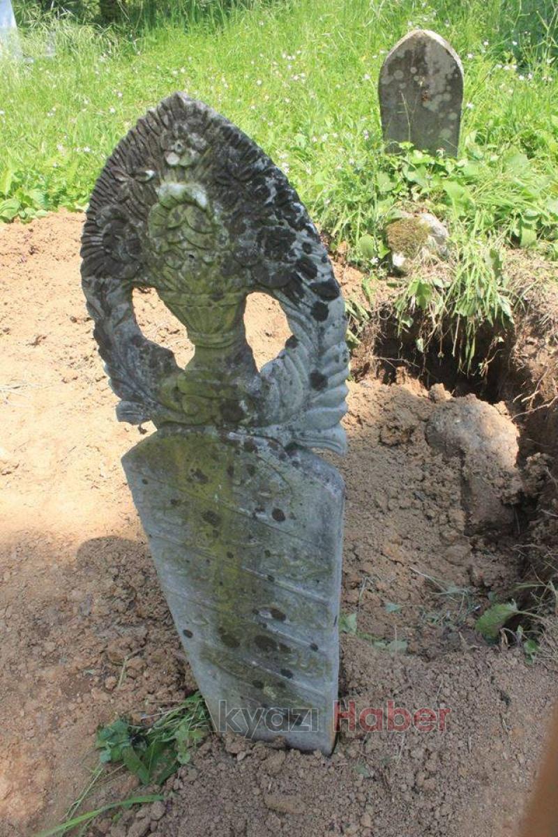 Defineciler Mezarlıklara Dadandı