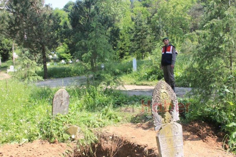 Defineciler Mezarlıklara Dadandı