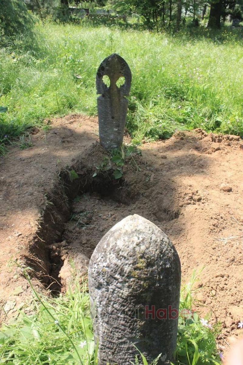 Defineciler Mezarlıklara Dadandı