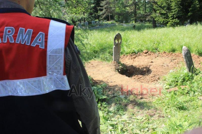 Defineciler Mezarlıklara Dadandı