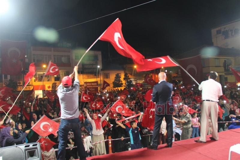 DEMOKRASİ NÖBETİ 21. GÜNE ULAŞTI