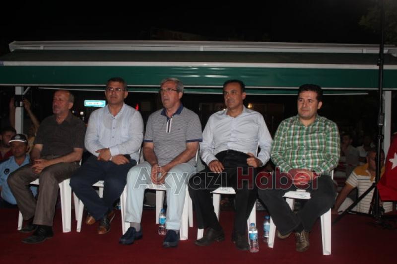 Demokrasi Nöbetinde Binlerce Kişi Çarşı İçinde Milli İradeye Sahip Çıktı