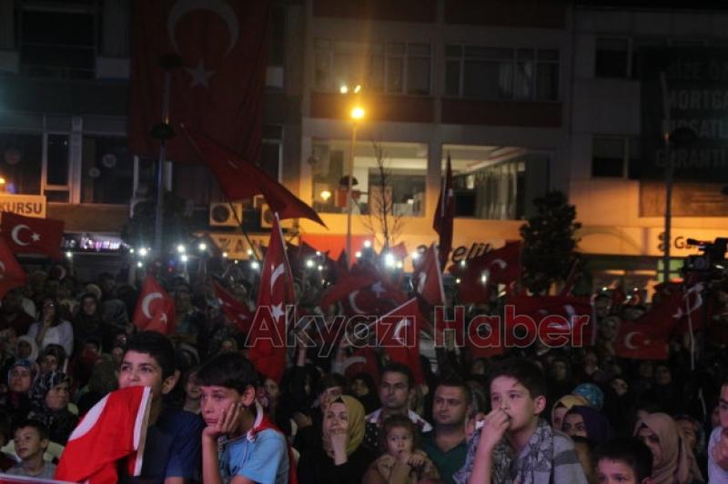 Demokrasi Nöbetinde Binlerce Kişi Çarşı İçinde Milli İradeye Sahip Çıktı