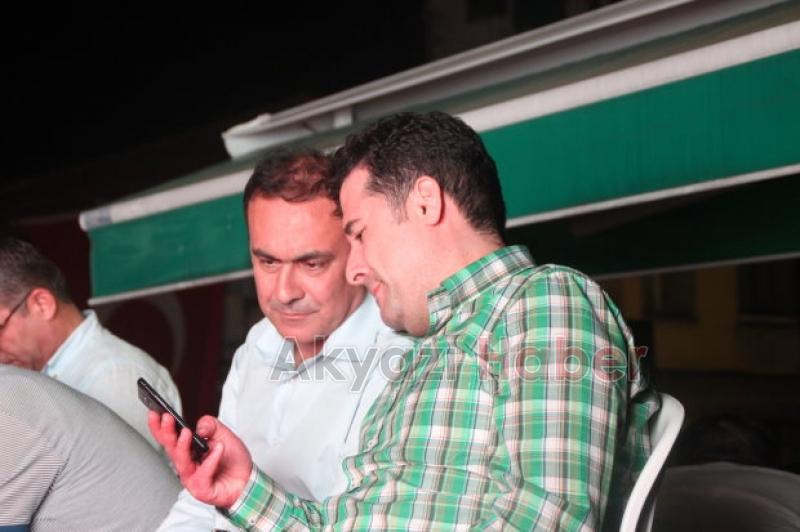 Demokrasi Nöbetinde Binlerce Kişi Çarşı İçinde Milli İradeye Sahip Çıktı