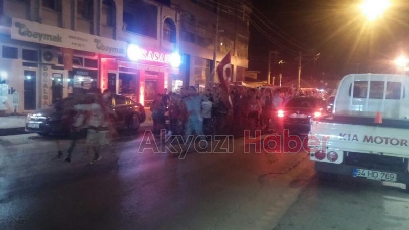 Demokrasi Nöbetinde Bir Grup Genç Sürat Kargoya Saldırdı