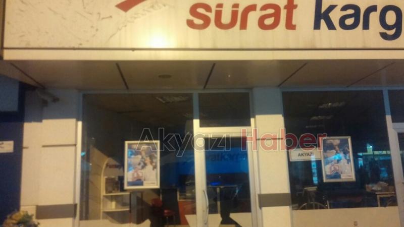 Demokrasi Nöbetinde Bir Grup Genç Sürat Kargoya Saldırdı