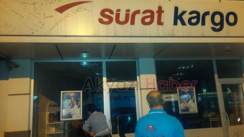 Demokrasi Nöbetinde Bir Grup Genç Sürat Kargoya Saldırdı