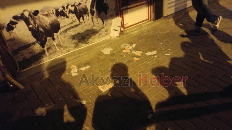 Demokrasi Nöbetinde Bir Grup Genç Sürat Kargoya Saldırdı