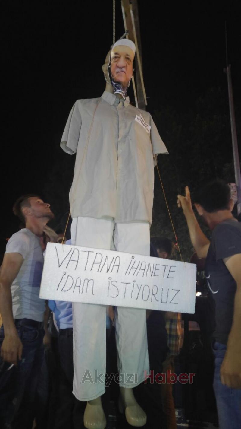 Demokrasi Nöbetinde Fethullah Gülenin Maketini Astılar