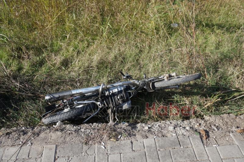 Dengesini kaybetti ağaca çarparak tarla uçtu