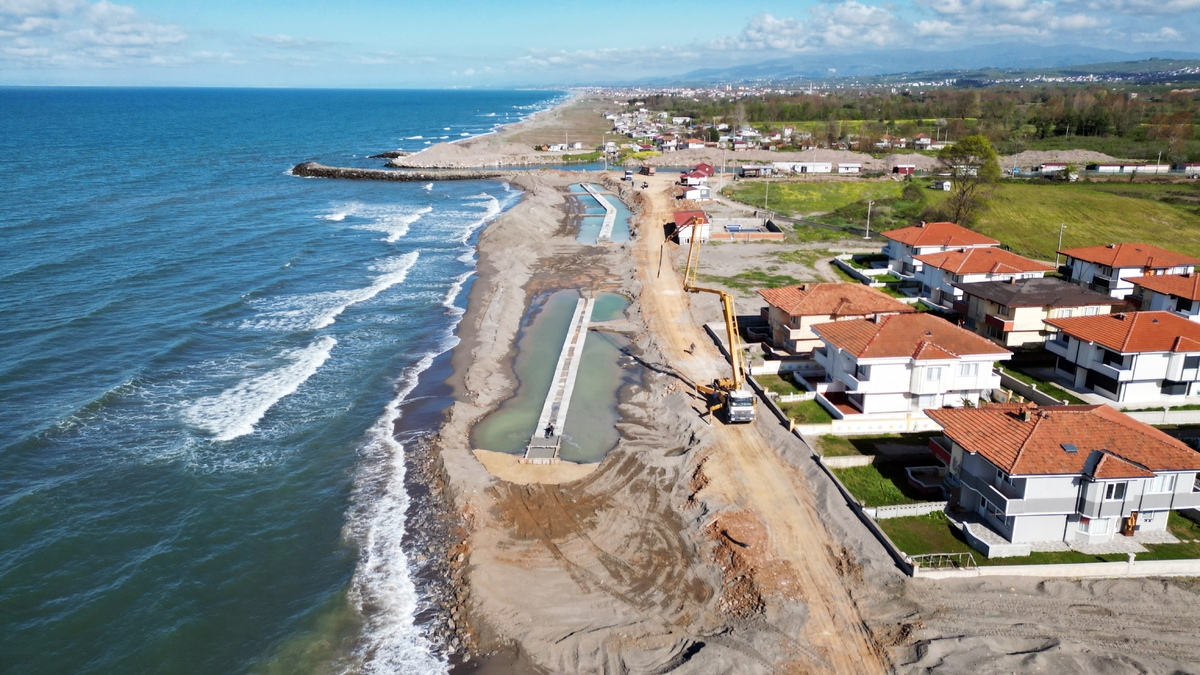 Deniz içeri giriyordu; 840 metrelik kalkan