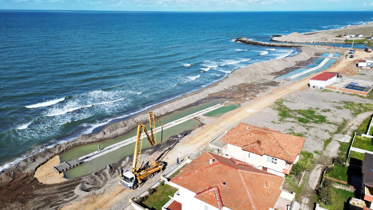 Deniz içeri giriyordu; 840 metrelik kalkan