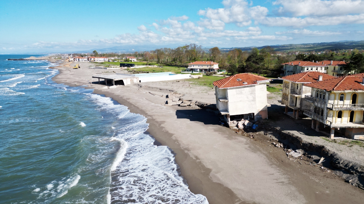 Deniz içeri giriyordu; 840 metrelik kalkan