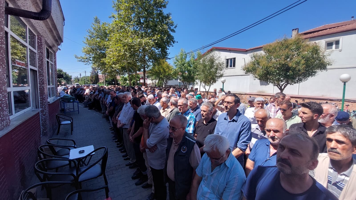 Denizde yüzerken fenalaşıp ölmüştü, toprağa verildi