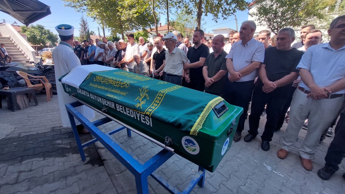 Denizde yüzerken fenalaşıp ölmüştü, toprağa verildi