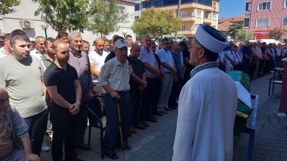 Denizde yüzerken fenalaşıp ölmüştü, toprağa verildi