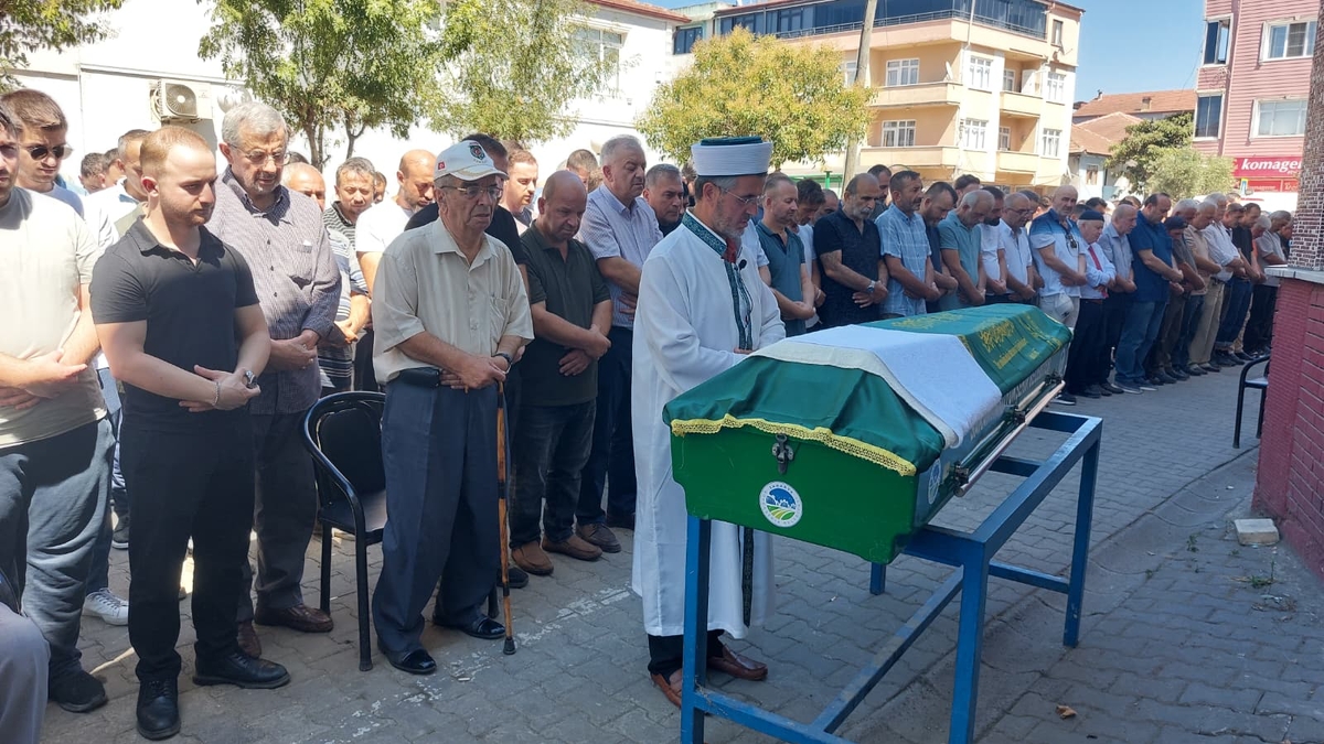 Denizde yüzerken fenalaşıp ölmüştü, toprağa verildi