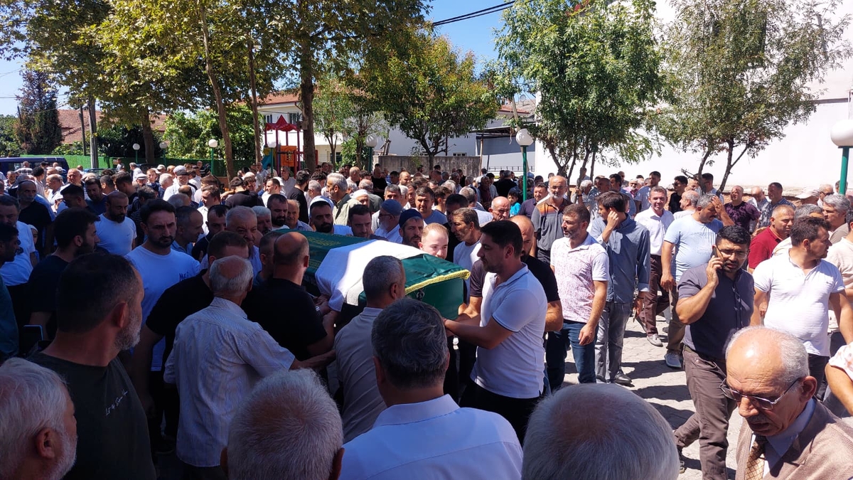 Denizde yüzerken fenalaşıp ölmüştü, toprağa verildi