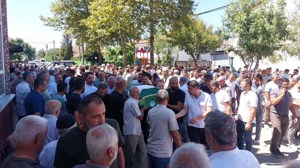 Denizde yüzerken fenalaşıp ölmüştü, toprağa verildi