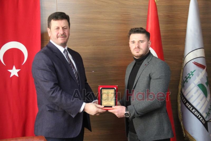 Deprem Gönüllülerine Plaket Verildi