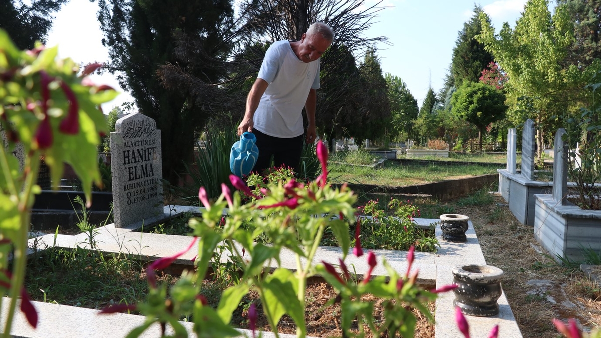 Depremde eşi ve 3 çocuğunu kaybetmişti; 26 yıldır dinmeyen acı