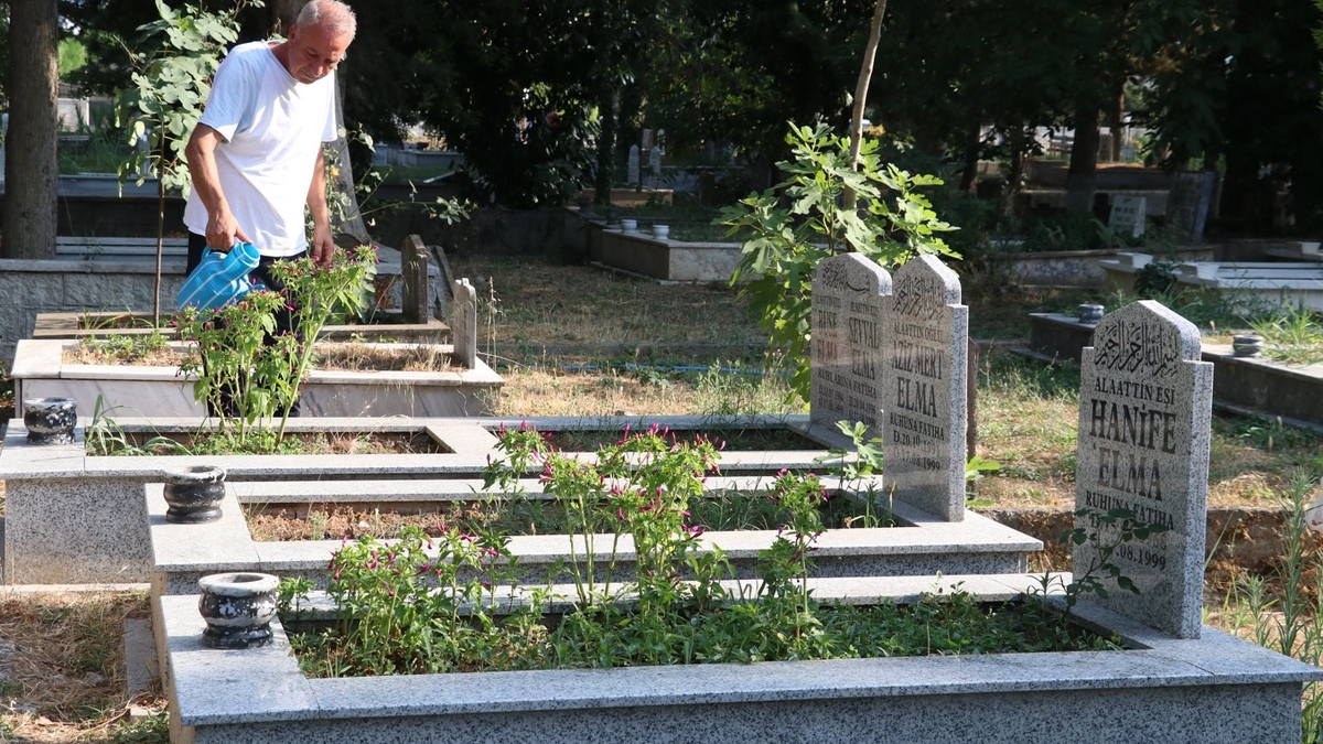 Depremde eşi ve 3 çocuğunu kaybetmişti; 26 yıldır dinmeyen acı