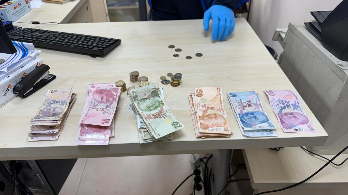 Dilencinin üzerinden çıkan para say say bitmedi