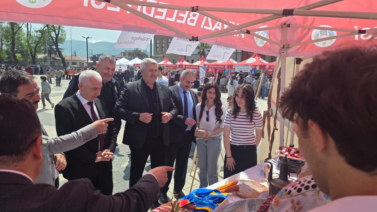 Dilimizin Zenginlikleri Şenliği Akyazı’da Coşkuyla Gerçekleştirildi
