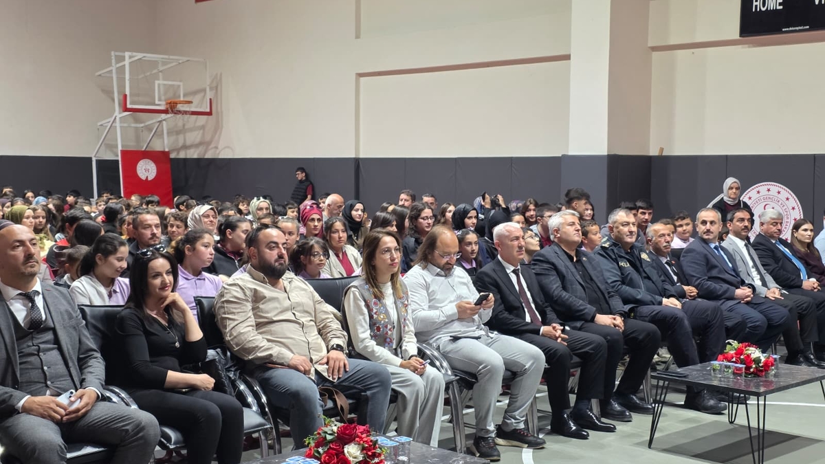 Dilimizin Zenginlikleri Şenliği Akyazı’da Coşkuyla Gerçekleştirildi