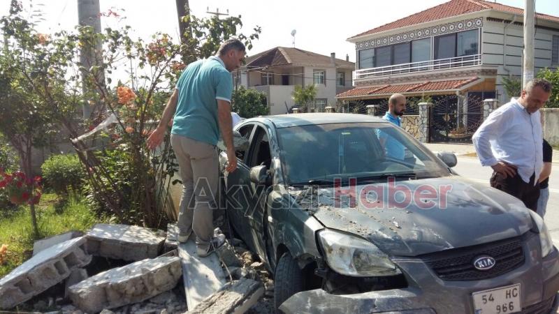 Direksiyon Hakimiyetini Kaybeden Otomobil Sürücüsü Duvara Çarptı