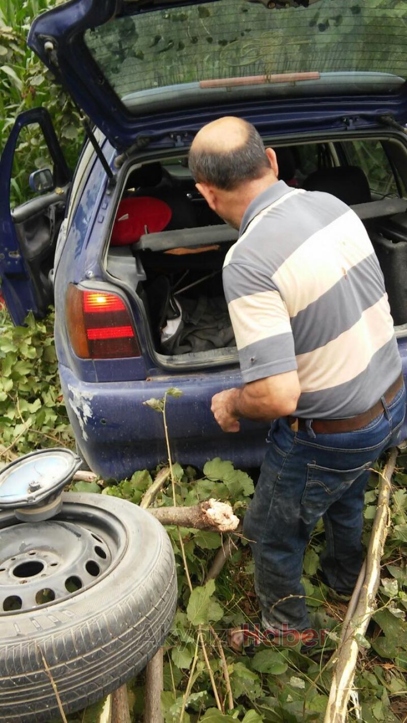 Direksiyon Hakimiyetini Kaybeden Sürücü Tarlaya Uçtu