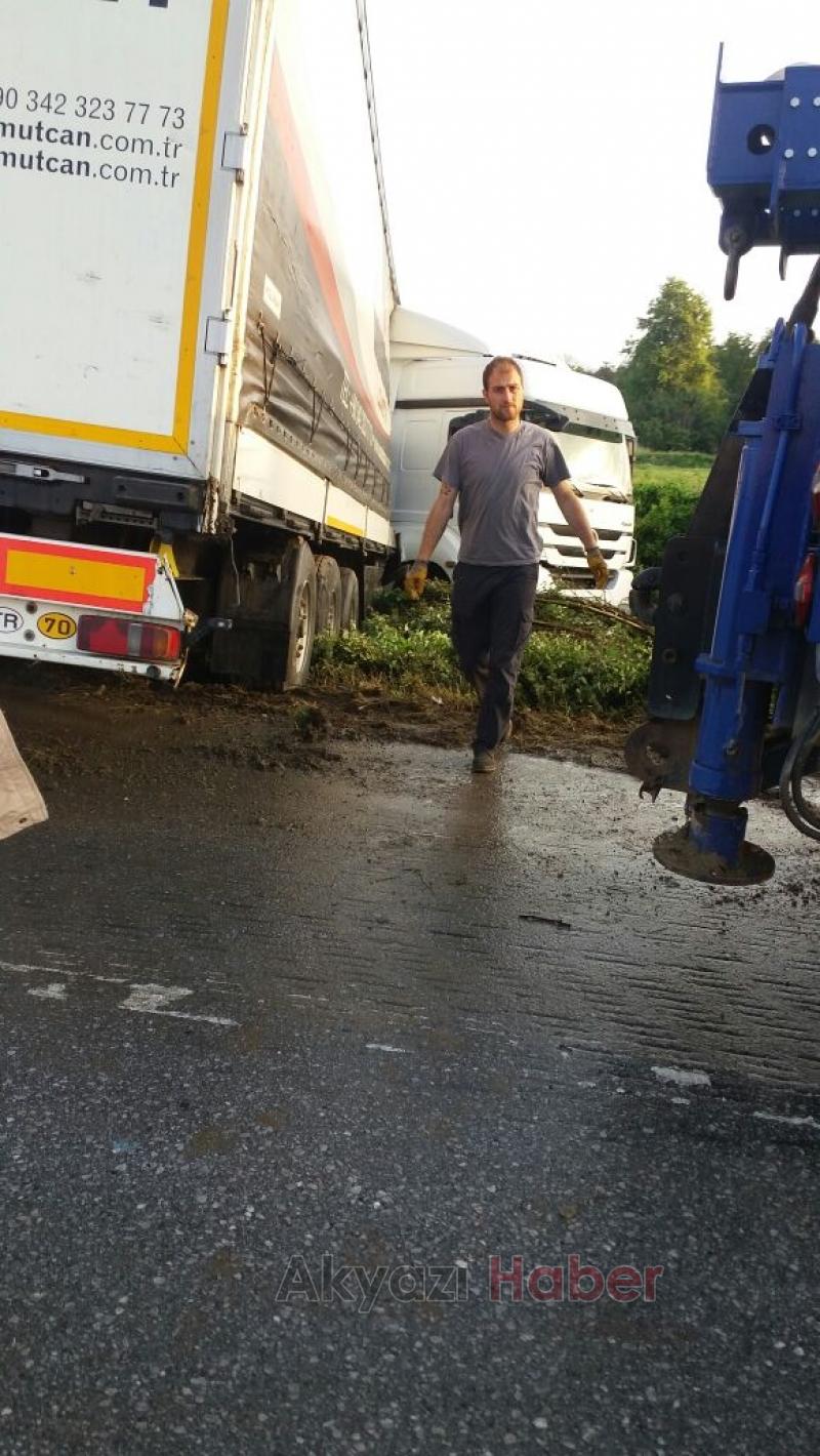 Direksiyon Hakimiyetini Kaybeden Tır Sürücüsü Yoldan Çıktı
