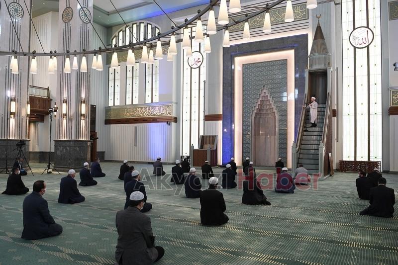 Diyanet her hafta farklı camide cuma kıldıracak