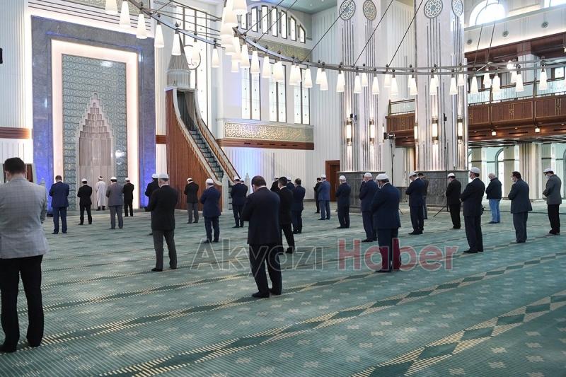 Diyanet her hafta farklı camide cuma kıldıracak