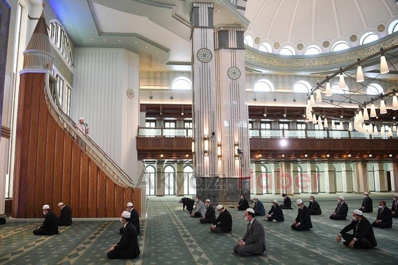 Diyanet her hafta farklı camide cuma kıldıracak