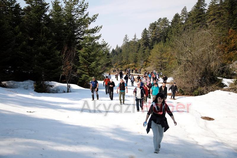 Doğa Yürüyüşleri Karagöl le başladı