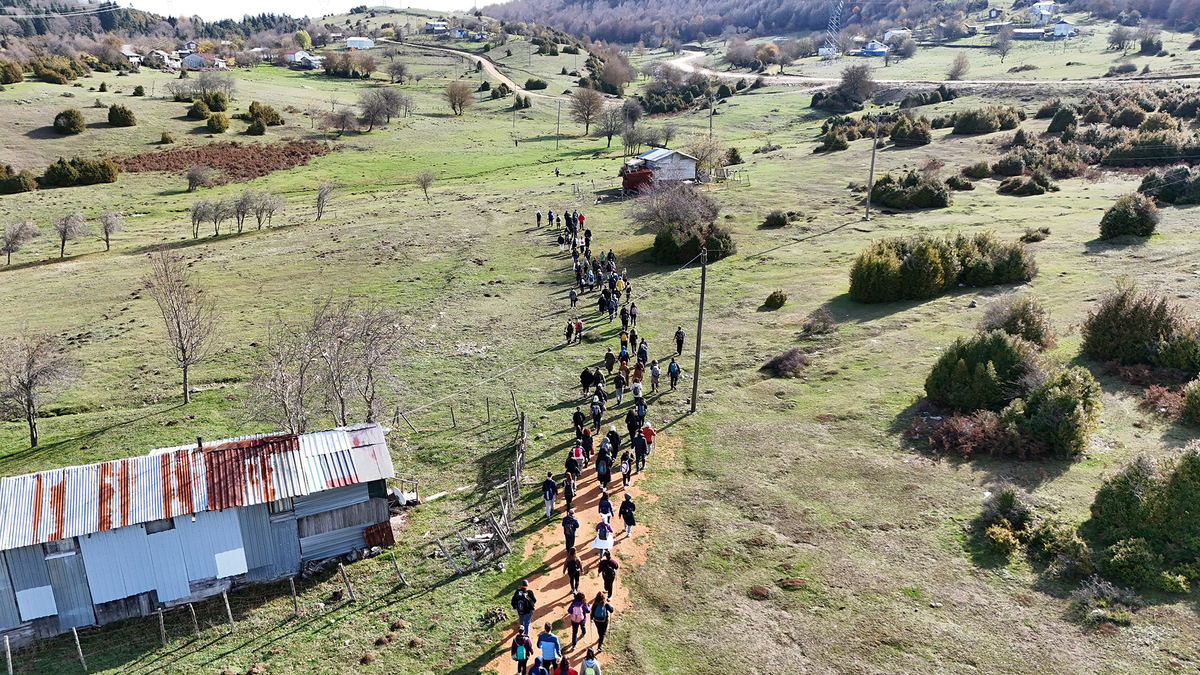 Doğa yürüyüşleri Karagöl ve Sultanpınarı Yaylası devam etti
