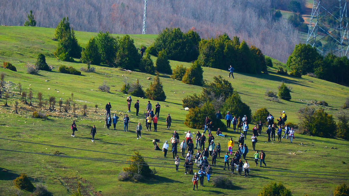 Doğa yürüyüşleri Karagöl ve Sultanpınarı Yaylası devam etti